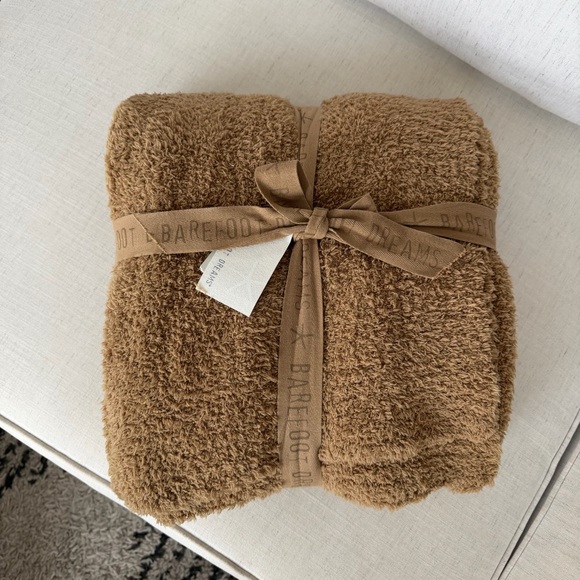 NWT Barefoot Dreams camel throw blanket